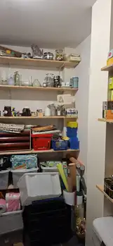 Voor en Na: Voorraadkast op de boerderij georganiseerd Kom op Orde - Professional organizing