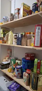 Voor en Na: Voorraadkast op de boerderij georganiseerd Kom op Orde - Professional organizing