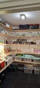 Voor en Na: Voorraadkast op de boerderij georganiseerd Kom op Orde - Professional organizing