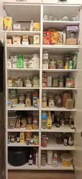 Voor en Na: Provisiekast georganiseerd Kom op Orde - Professional organizing