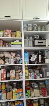 Voor en Na: Provisiekast georganiseerd Kom op Orde - Professional organizing